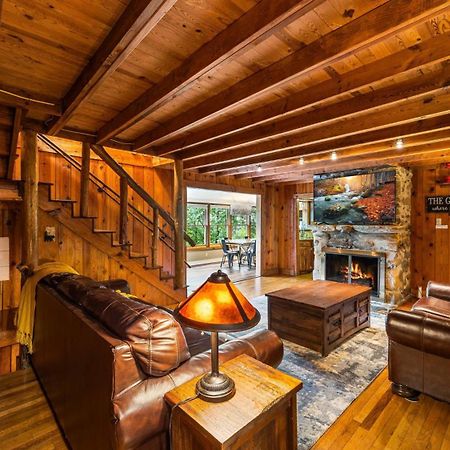 Whiskey Ridge Lodge, A Restored 1940S Gem, 2 Mins From Downtown, Breathtaking City Views, Custom Game Room, And Spacious Elegance Gatlinburg Bagian luar foto