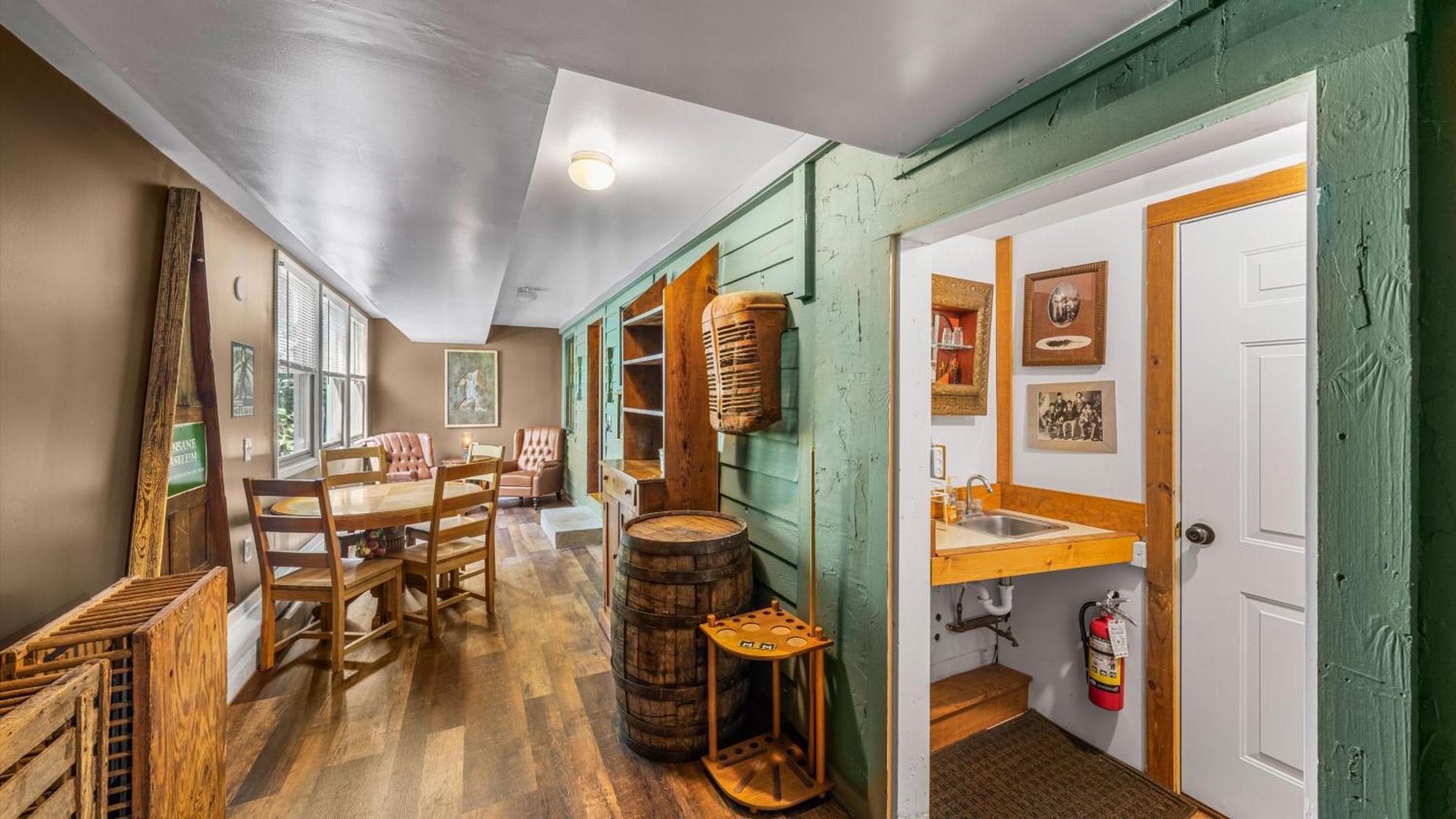 Whiskey Ridge Lodge, A Restored 1940S Gem, 2 Mins From Downtown, Breathtaking City Views, Custom Game Room, And Spacious Elegance Gatlinburg Bagian luar foto
