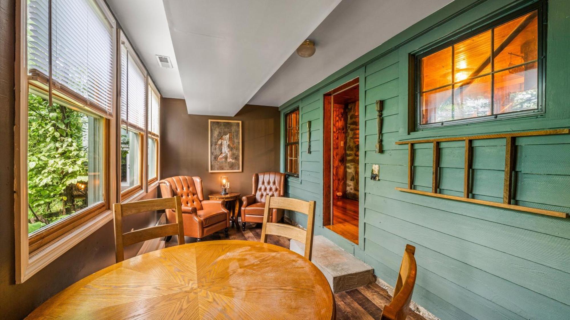 Whiskey Ridge Lodge, A Restored 1940S Gem, 2 Mins From Downtown, Breathtaking City Views, Custom Game Room, And Spacious Elegance Gatlinburg Bagian luar foto