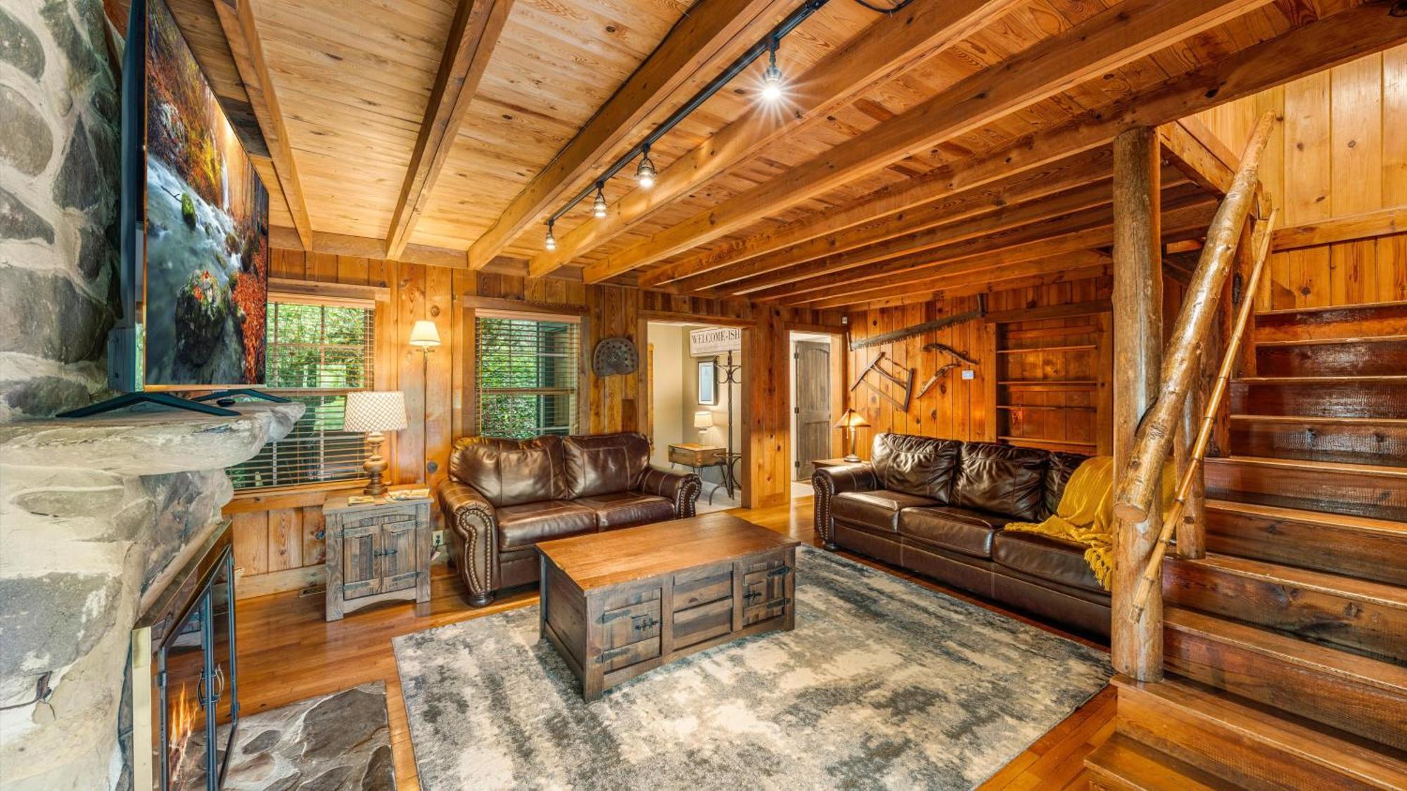 Whiskey Ridge Lodge, A Restored 1940S Gem, 2 Mins From Downtown, Breathtaking City Views, Custom Game Room, And Spacious Elegance Gatlinburg Bagian luar foto