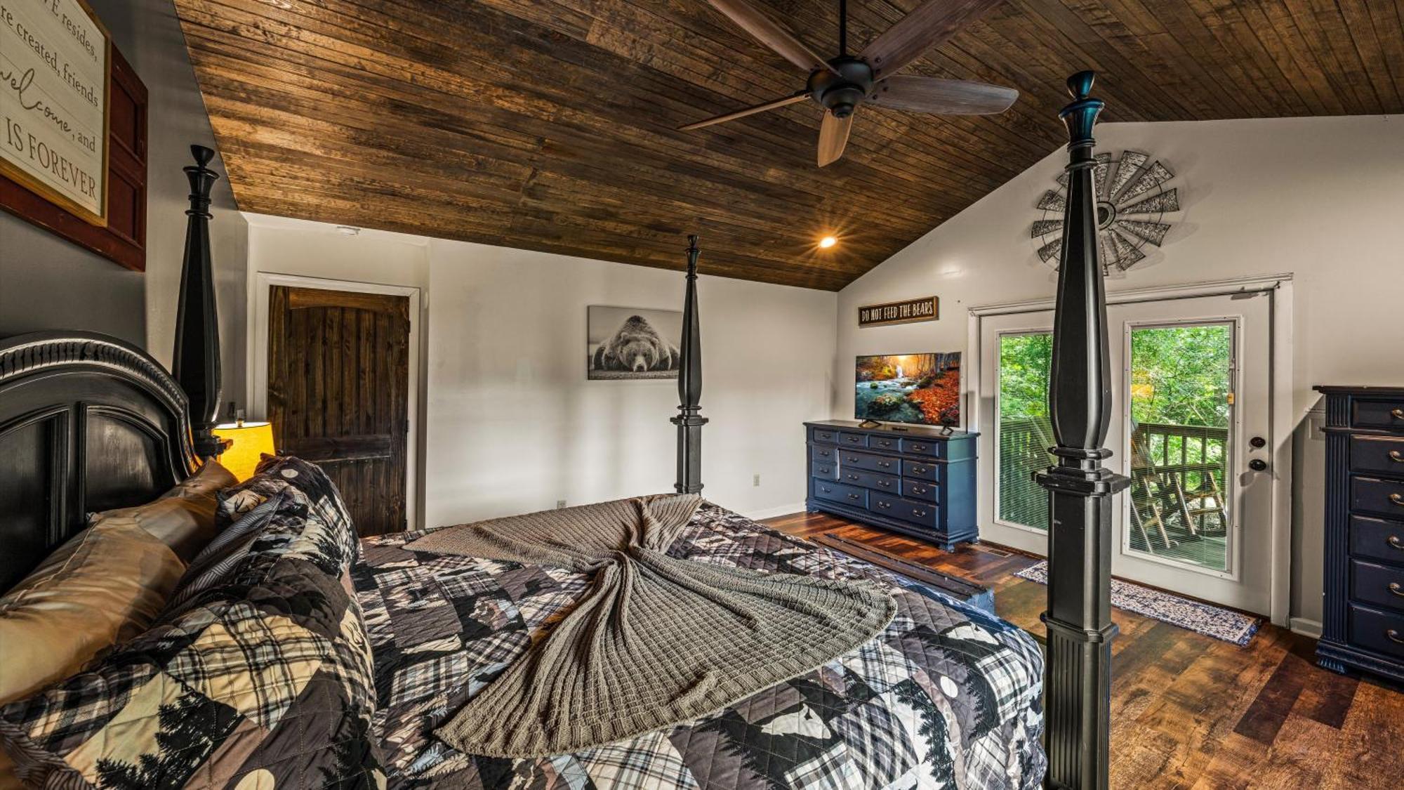 Whiskey Ridge Lodge, A Restored 1940S Gem, 2 Mins From Downtown, Breathtaking City Views, Custom Game Room, And Spacious Elegance Gatlinburg Bagian luar foto