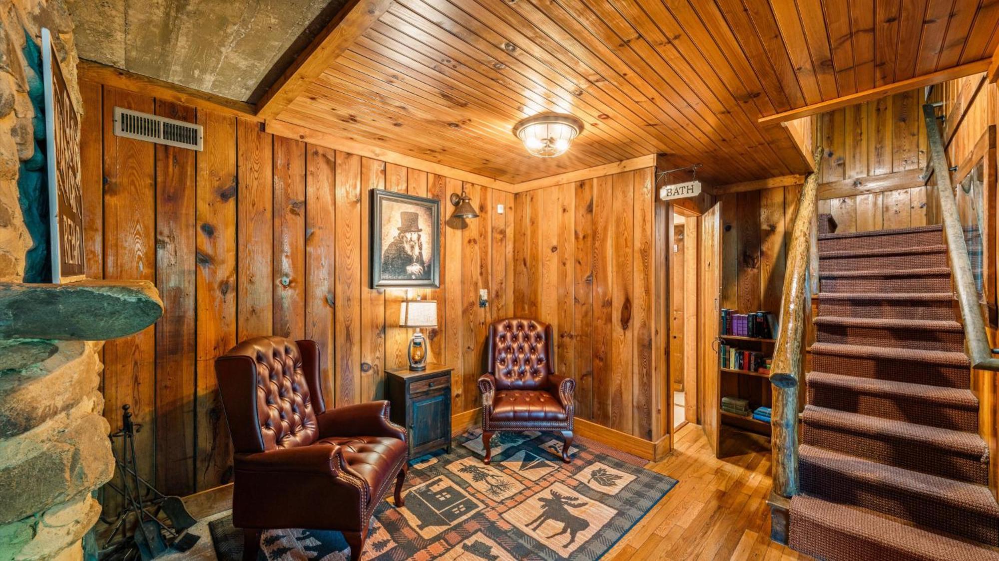 Whiskey Ridge Lodge, A Restored 1940S Gem, 2 Mins From Downtown, Breathtaking City Views, Custom Game Room, And Spacious Elegance Gatlinburg Bagian luar foto