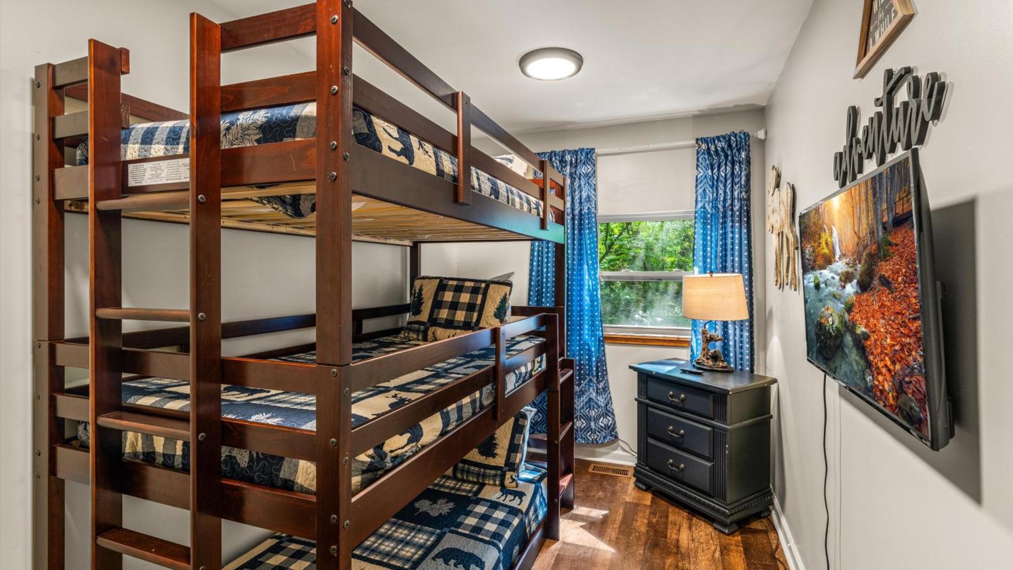 Whiskey Ridge Lodge, A Restored 1940S Gem, 2 Mins From Downtown, Breathtaking City Views, Custom Game Room, And Spacious Elegance Gatlinburg Bagian luar foto