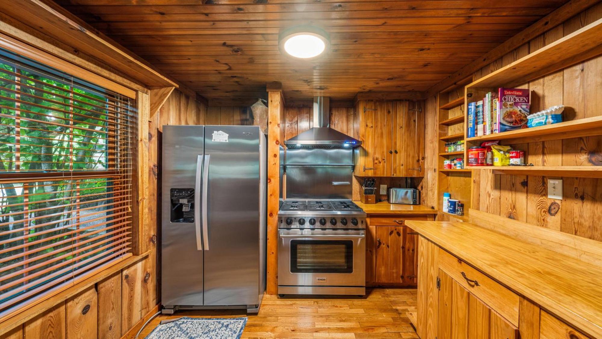 Whiskey Ridge Lodge, A Restored 1940S Gem, 2 Mins From Downtown, Breathtaking City Views, Custom Game Room, And Spacious Elegance Gatlinburg Bagian luar foto
