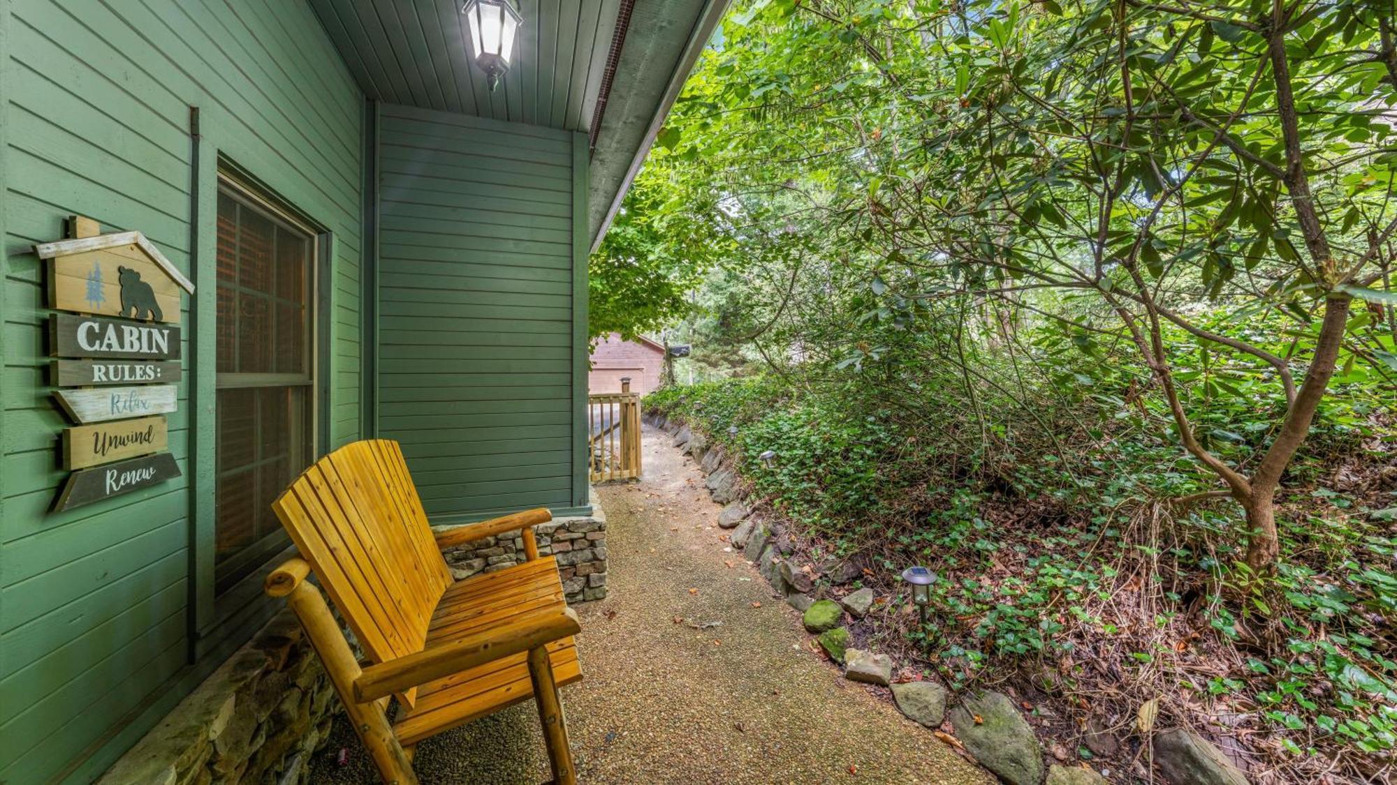 Whiskey Ridge Lodge, A Restored 1940S Gem, 2 Mins From Downtown, Breathtaking City Views, Custom Game Room, And Spacious Elegance Gatlinburg Bagian luar foto