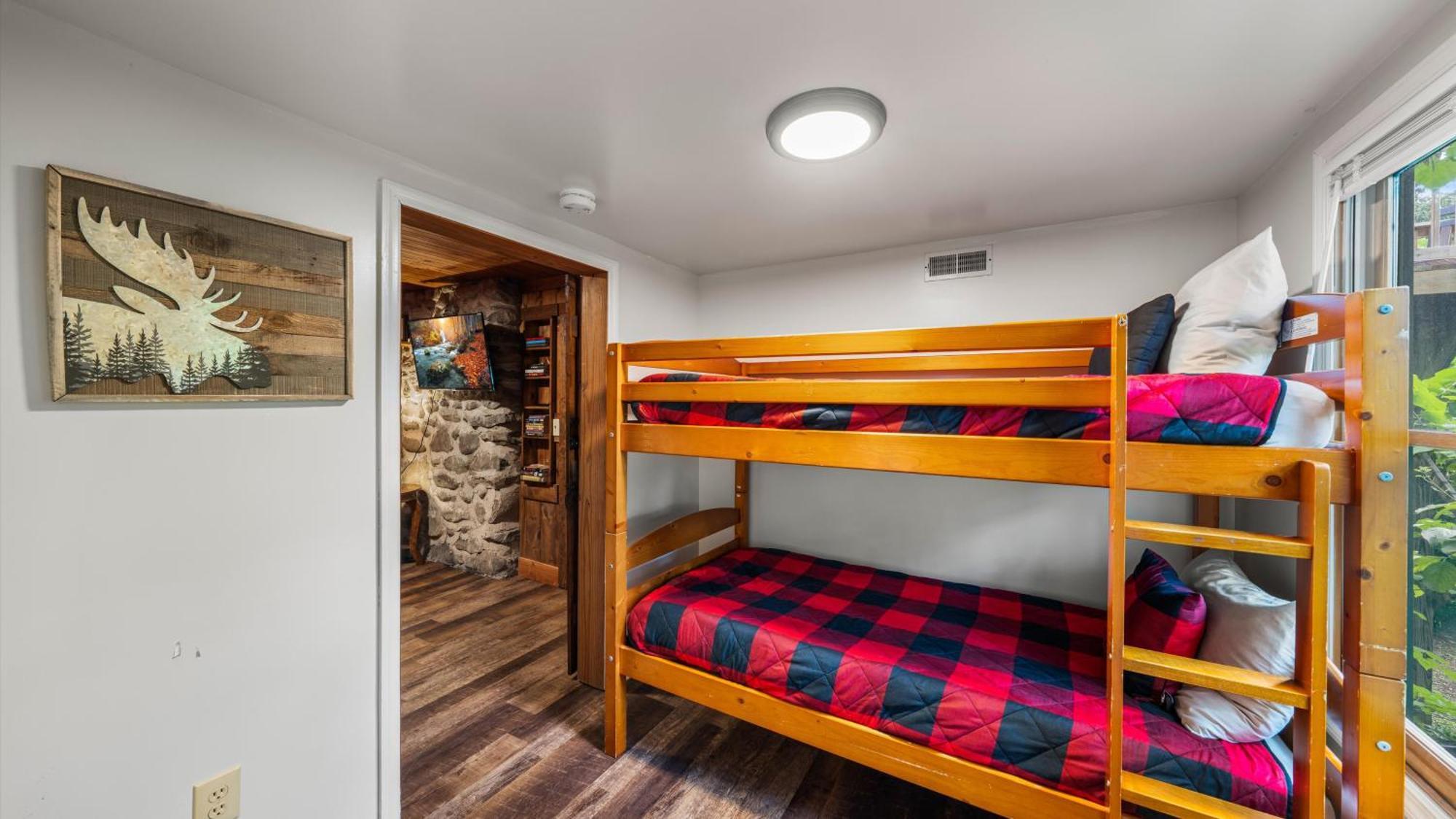 Whiskey Ridge Lodge, A Restored 1940S Gem, 2 Mins From Downtown, Breathtaking City Views, Custom Game Room, And Spacious Elegance Gatlinburg Bagian luar foto