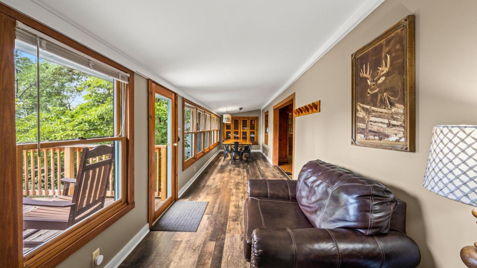 Whiskey Ridge Lodge, A Restored 1940S Gem, 2 Mins From Downtown, Breathtaking City Views, Custom Game Room, And Spacious Elegance Gatlinburg Bagian luar foto
