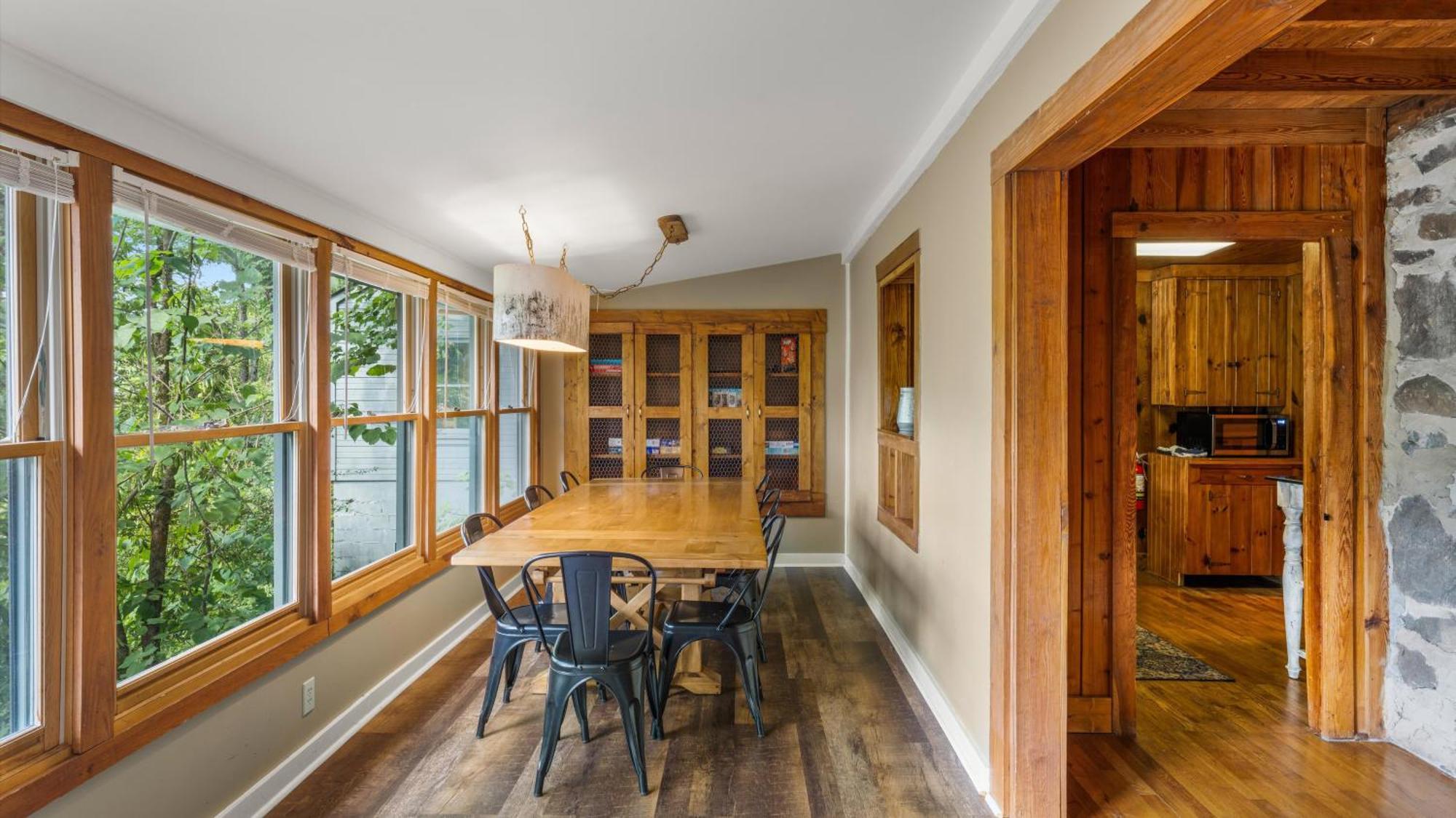 Whiskey Ridge Lodge, A Restored 1940S Gem, 2 Mins From Downtown, Breathtaking City Views, Custom Game Room, And Spacious Elegance Gatlinburg Bagian luar foto