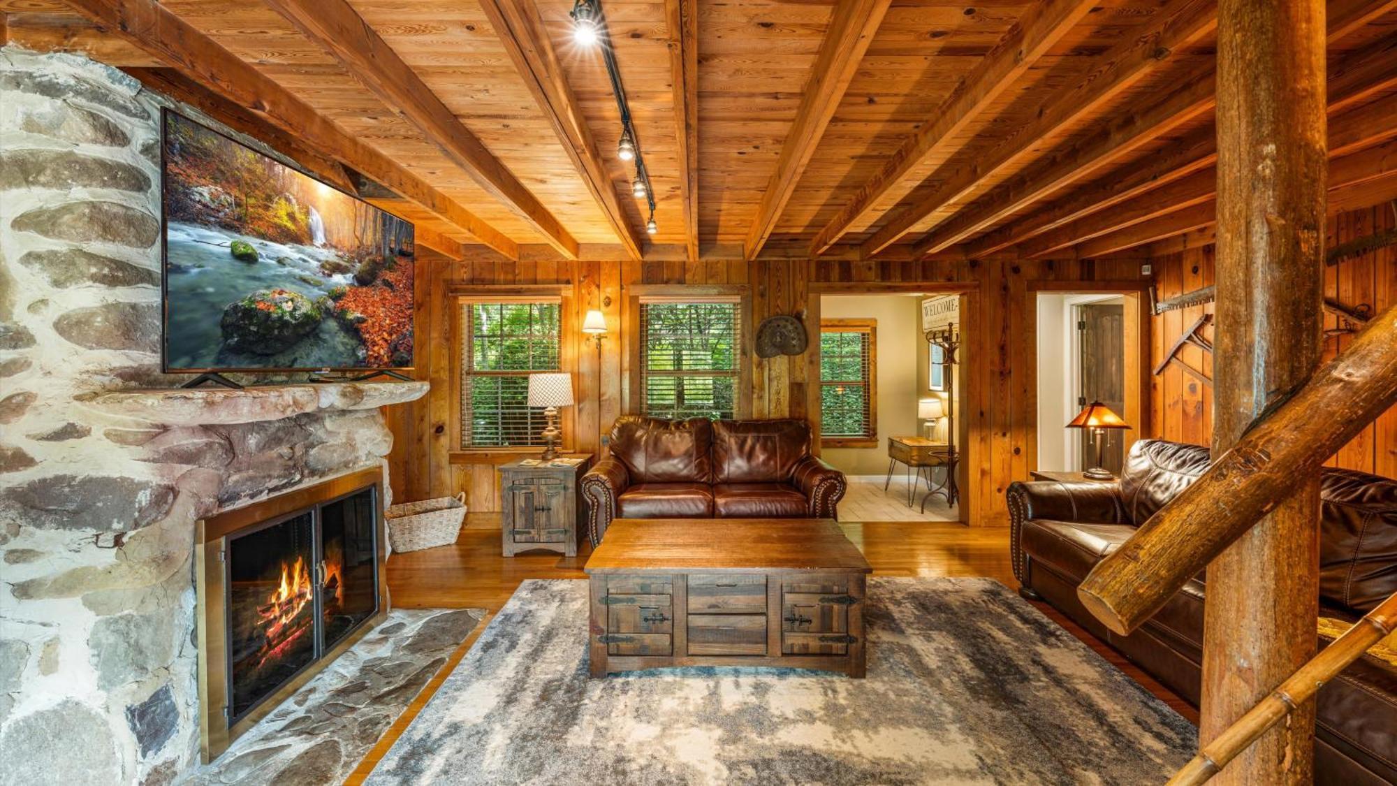 Whiskey Ridge Lodge, A Restored 1940S Gem, 2 Mins From Downtown, Breathtaking City Views, Custom Game Room, And Spacious Elegance Gatlinburg Bagian luar foto