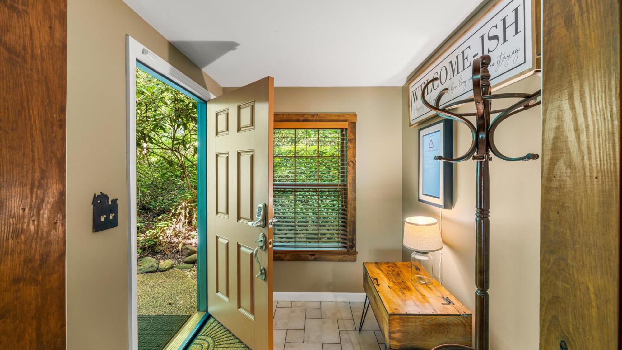 Whiskey Ridge Lodge, A Restored 1940S Gem, 2 Mins From Downtown, Breathtaking City Views, Custom Game Room, And Spacious Elegance Gatlinburg Bagian luar foto