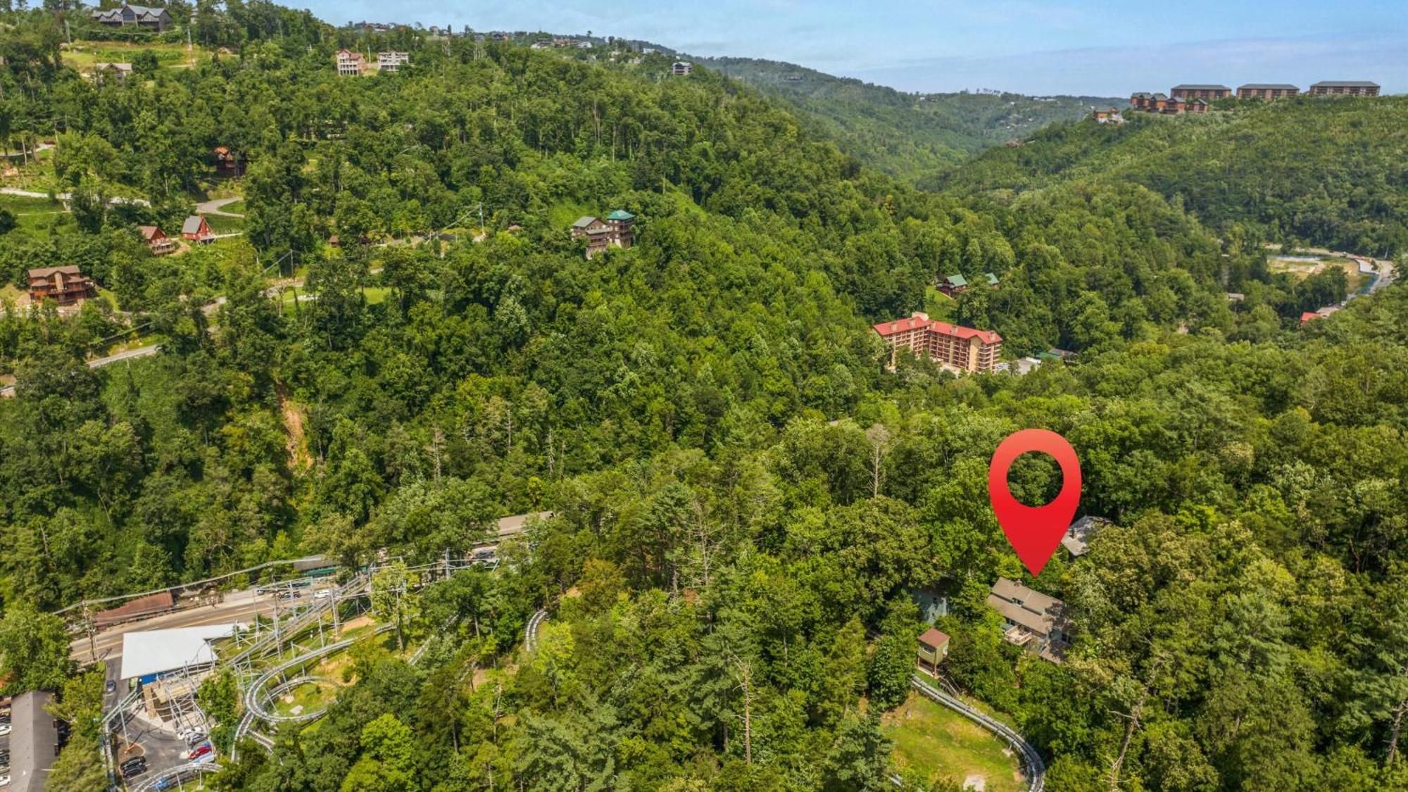 Whiskey Ridge Lodge, A Restored 1940S Gem, 2 Mins From Downtown, Breathtaking City Views, Custom Game Room, And Spacious Elegance Gatlinburg Bagian luar foto