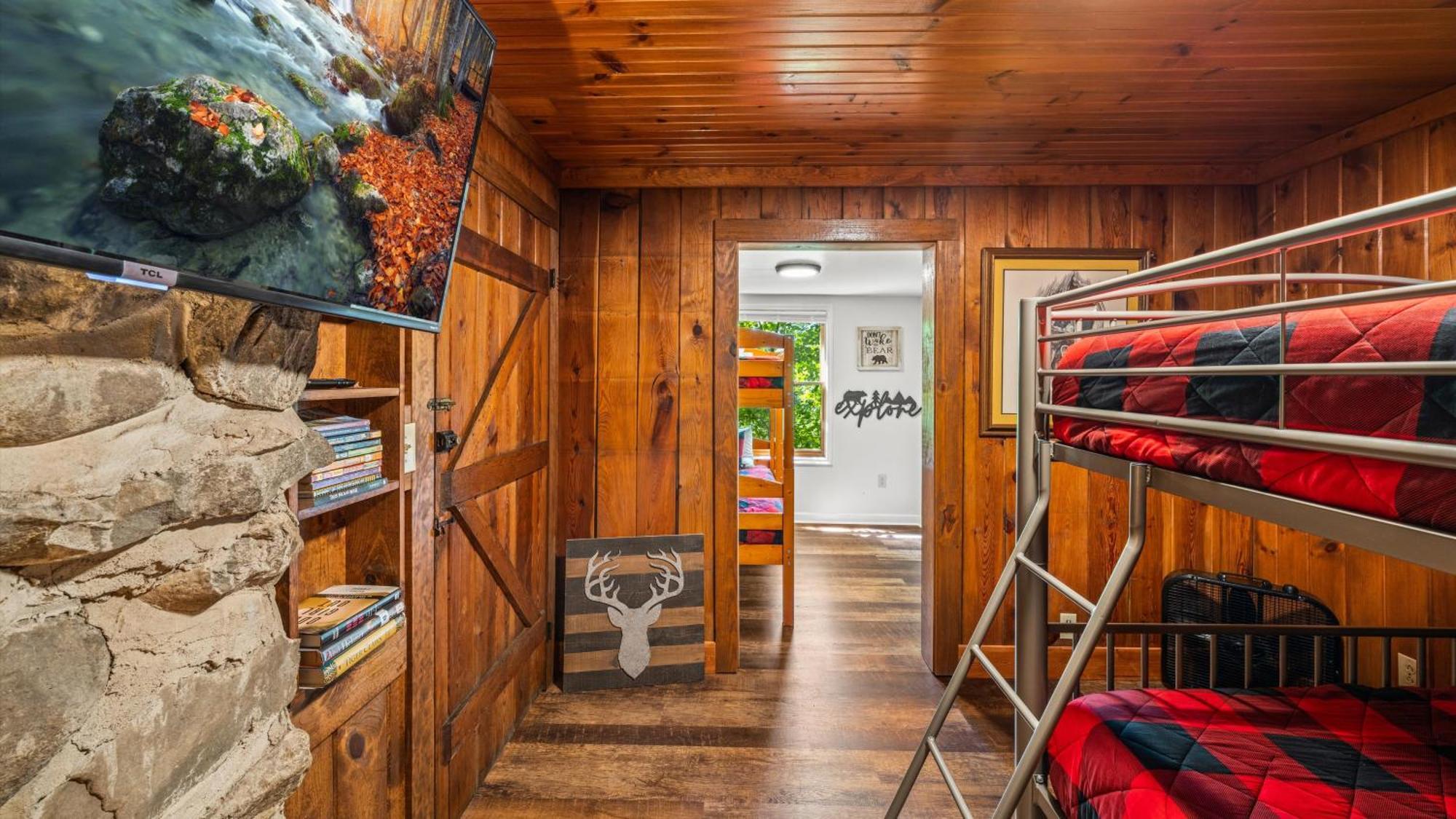 Whiskey Ridge Lodge, A Restored 1940S Gem, 2 Mins From Downtown, Breathtaking City Views, Custom Game Room, And Spacious Elegance Gatlinburg Bagian luar foto