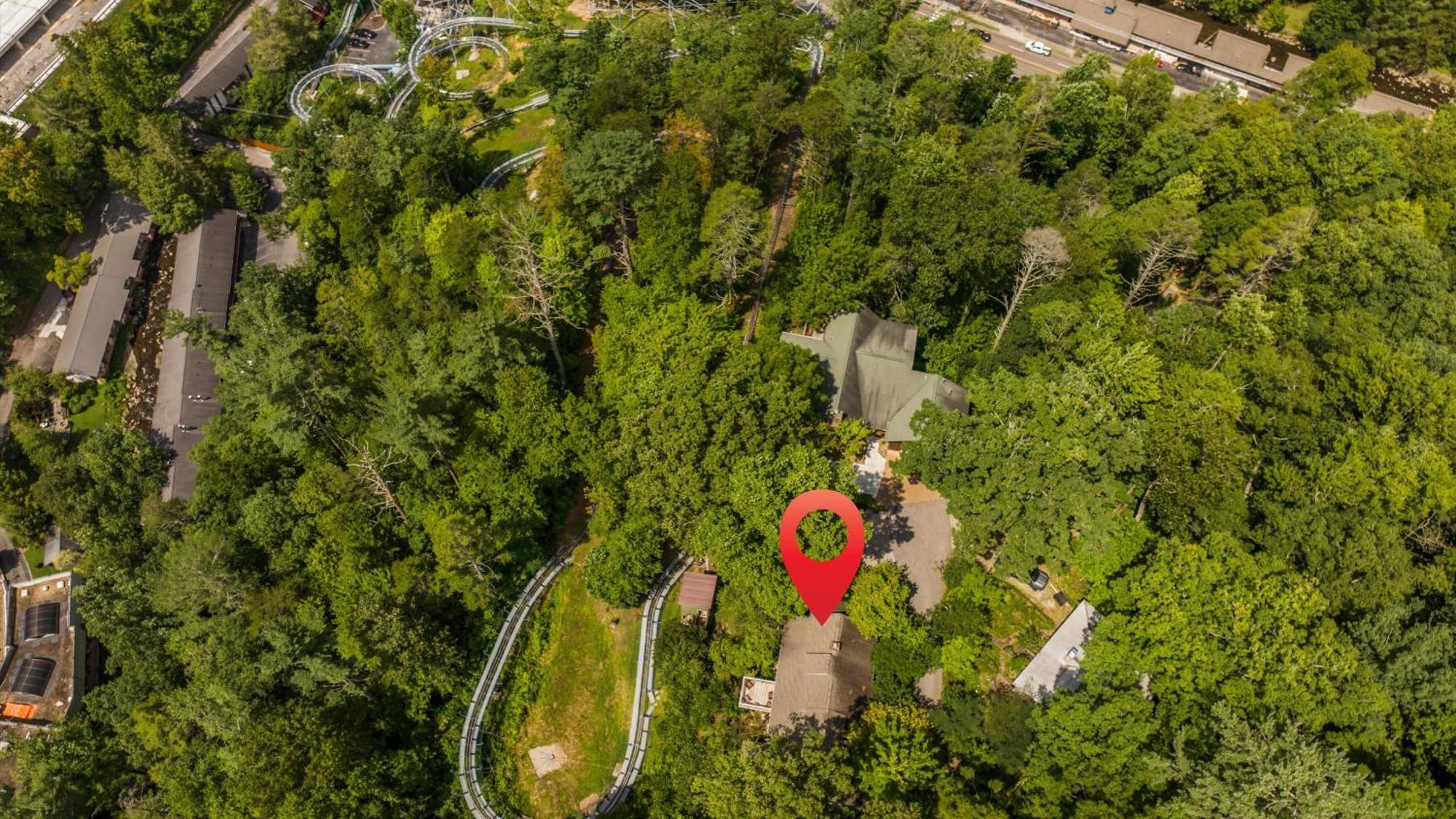 Whiskey Ridge Lodge, A Restored 1940S Gem, 2 Mins From Downtown, Breathtaking City Views, Custom Game Room, And Spacious Elegance Gatlinburg Bagian luar foto