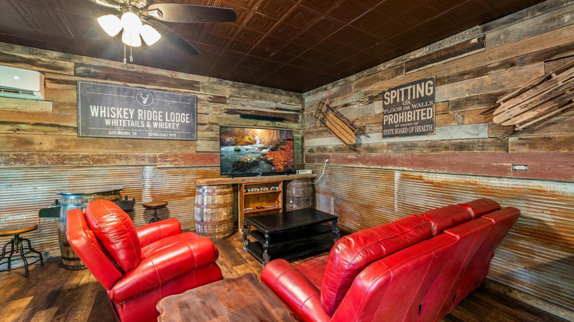 Whiskey Ridge Lodge, A Restored 1940S Gem, 2 Mins From Downtown, Breathtaking City Views, Custom Game Room, And Spacious Elegance Gatlinburg Bagian luar foto