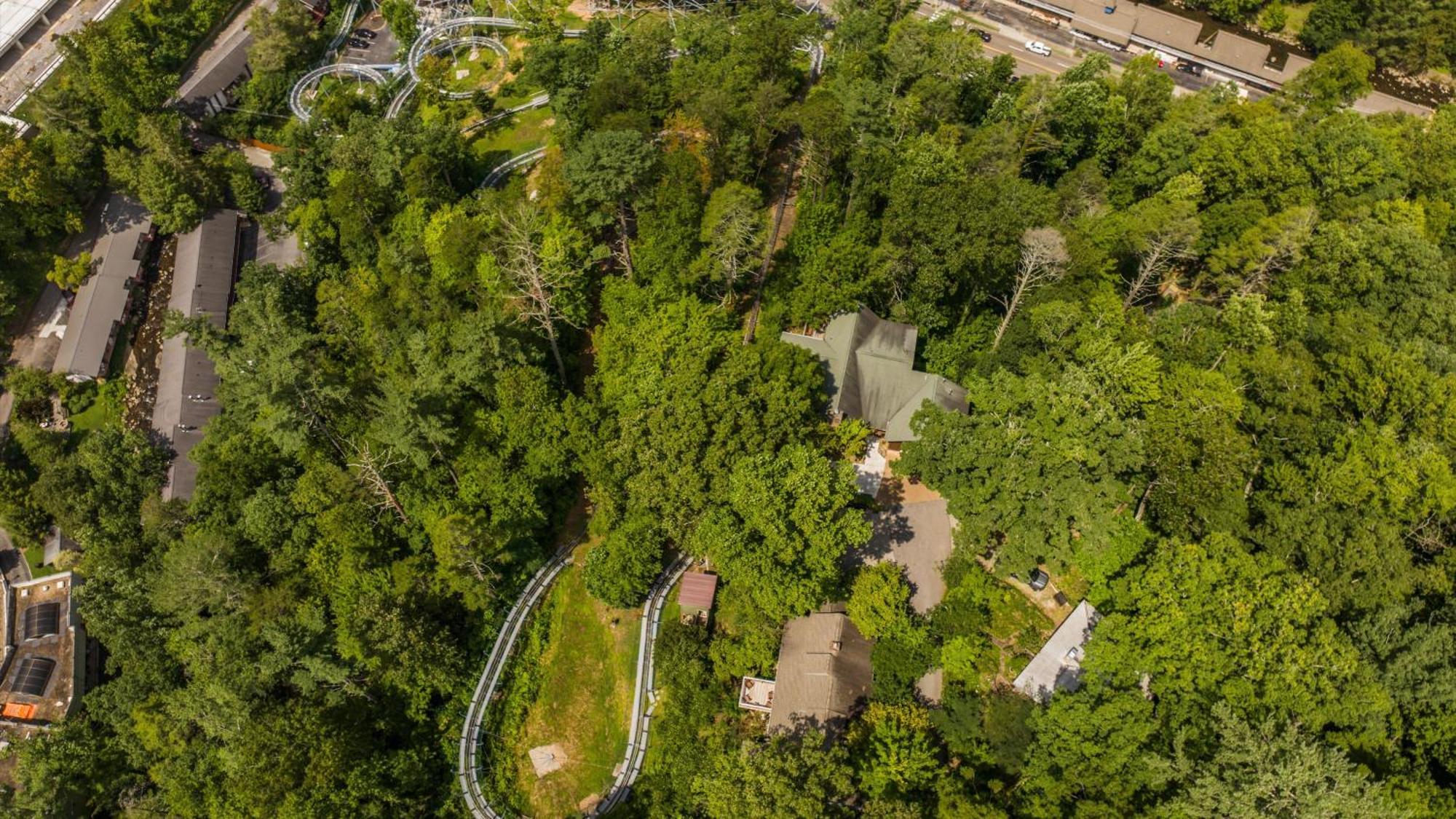 Whiskey Ridge Lodge, A Restored 1940S Gem, 2 Mins From Downtown, Breathtaking City Views, Custom Game Room, And Spacious Elegance Gatlinburg Bagian luar foto