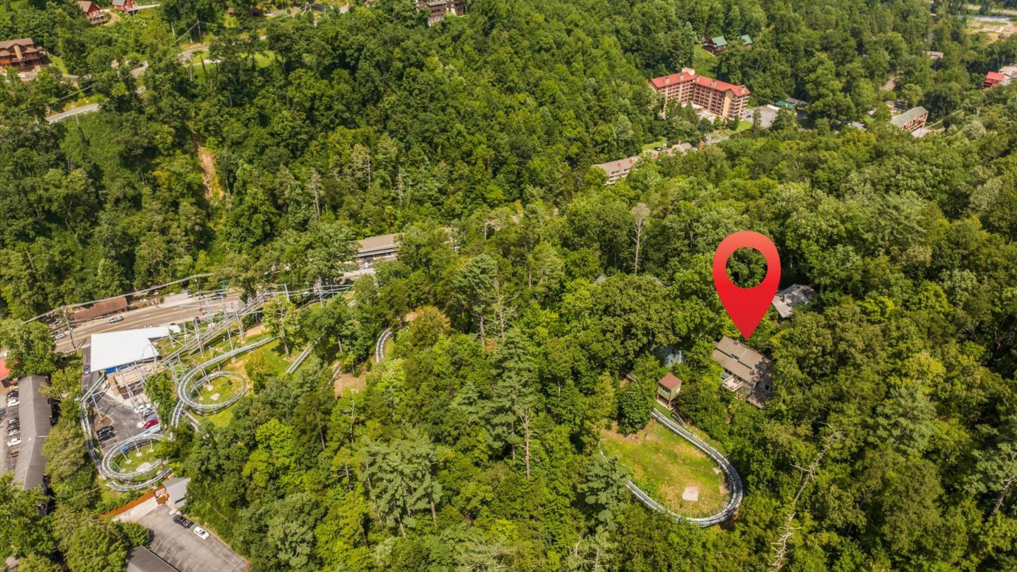 Whiskey Ridge Lodge, A Restored 1940S Gem, 2 Mins From Downtown, Breathtaking City Views, Custom Game Room, And Spacious Elegance Gatlinburg Bagian luar foto