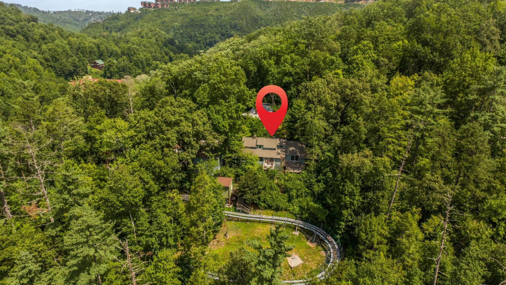 Whiskey Ridge Lodge, A Restored 1940S Gem, 2 Mins From Downtown, Breathtaking City Views, Custom Game Room, And Spacious Elegance Gatlinburg Bagian luar foto