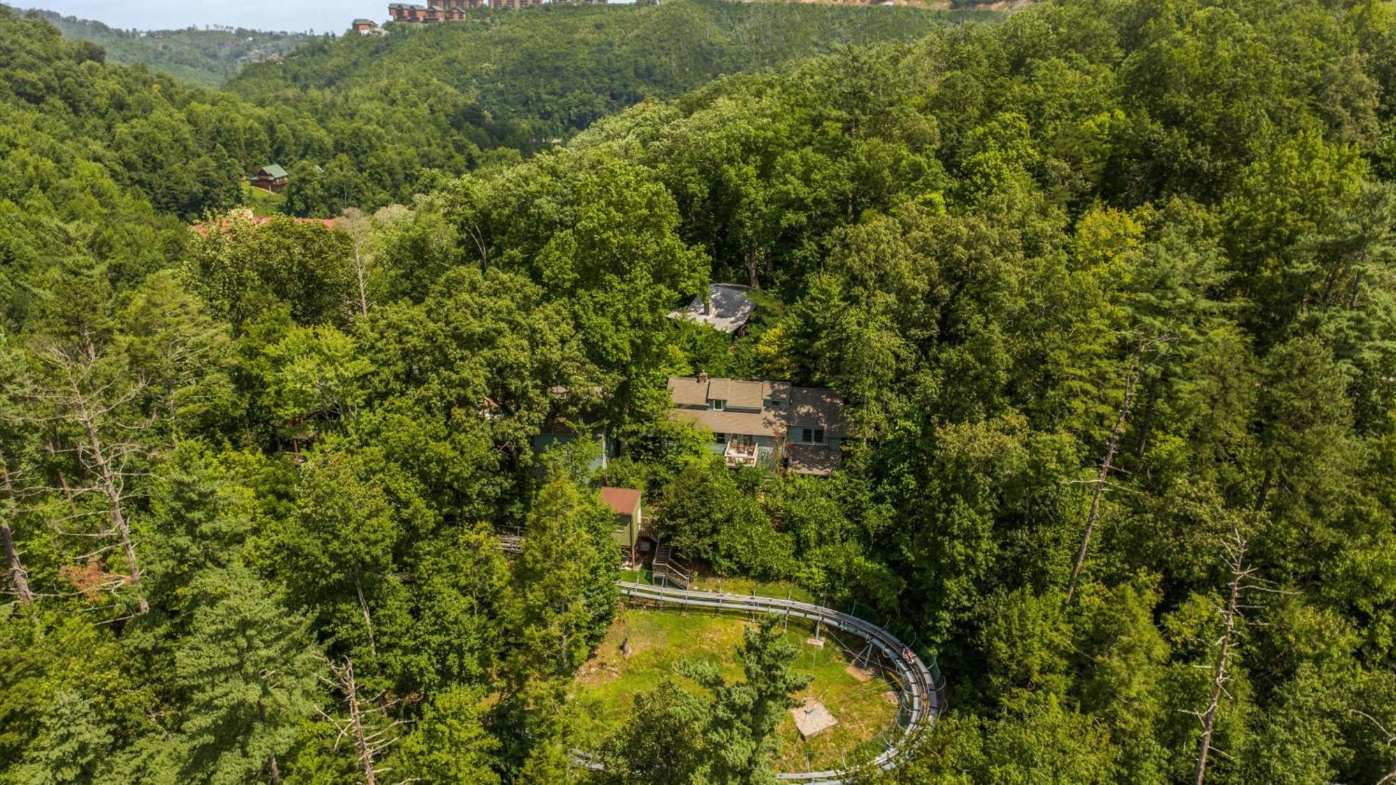 Whiskey Ridge Lodge, A Restored 1940S Gem, 2 Mins From Downtown, Breathtaking City Views, Custom Game Room, And Spacious Elegance Gatlinburg Bagian luar foto