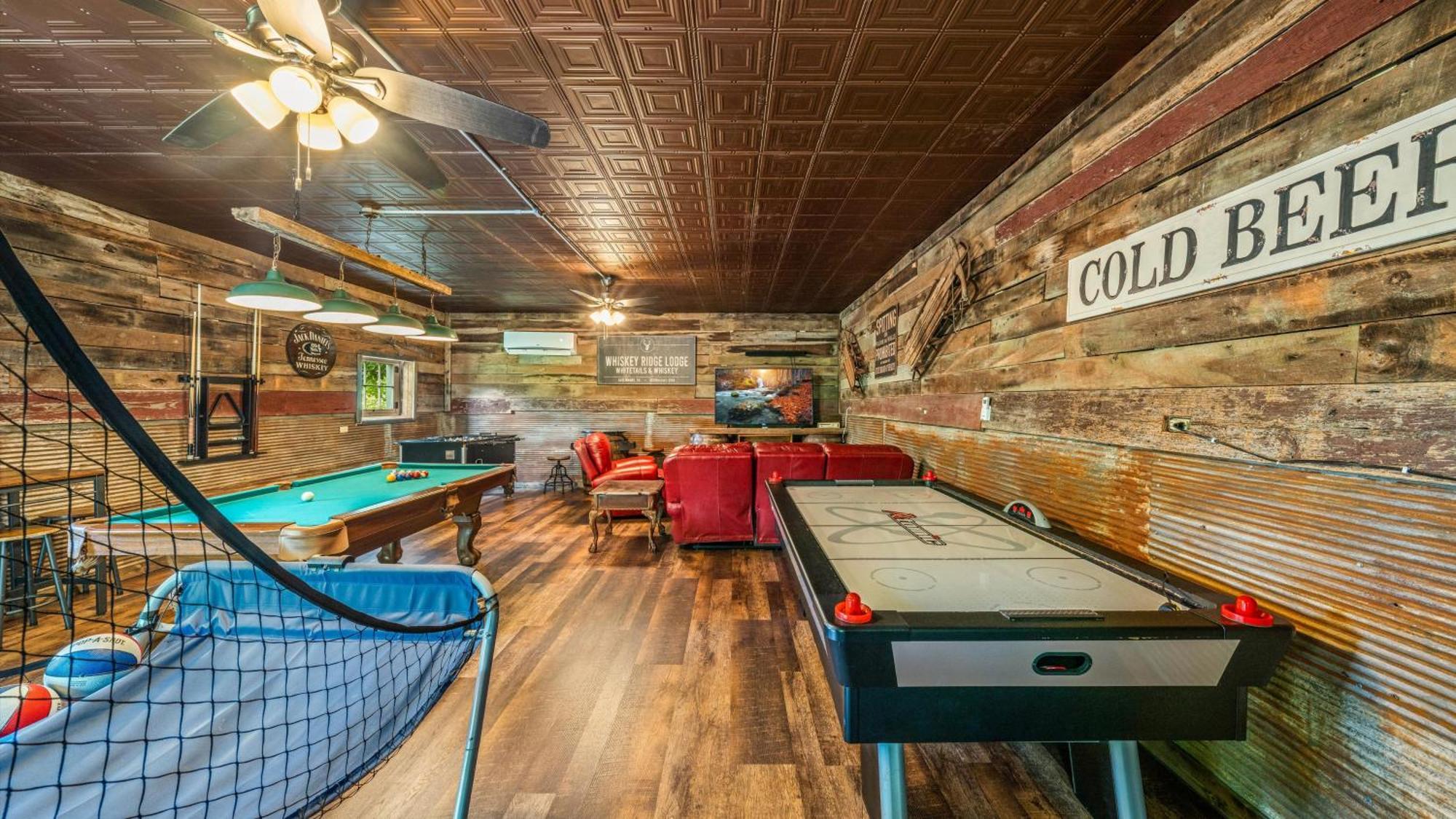 Whiskey Ridge Lodge, A Restored 1940S Gem, 2 Mins From Downtown, Breathtaking City Views, Custom Game Room, And Spacious Elegance Gatlinburg Bagian luar foto