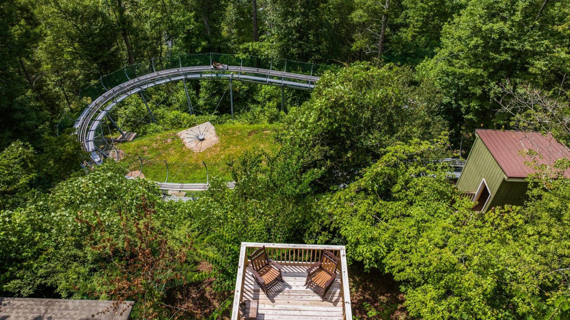 Whiskey Ridge Lodge, A Restored 1940S Gem, 2 Mins From Downtown, Breathtaking City Views, Custom Game Room, And Spacious Elegance Gatlinburg Bagian luar foto